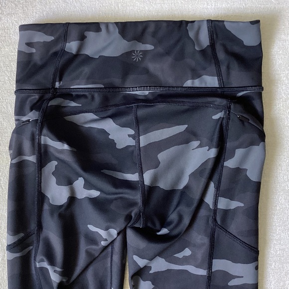 Athleta Camo Contender 7/8 Tight Woman’s Size XS Black & Grey Zip Pockets - Picture 8 of 14
